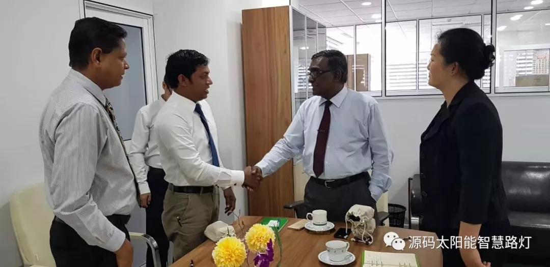 總統(tǒng)、發(fā)展局主席齊齊發(fā)聲，源碼火遍這個(gè)國家